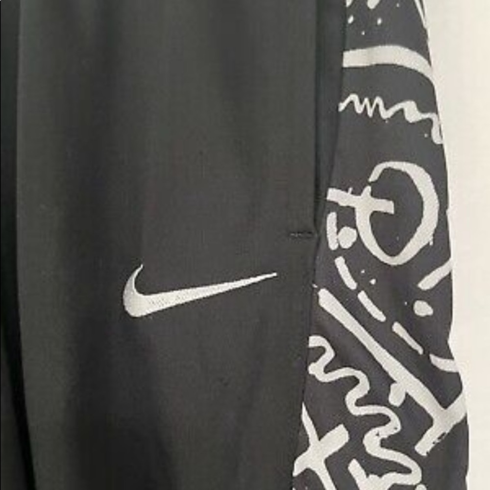 NIKE youth dri fit basketball shorts  Black Size Medium - Picture 3 of 4